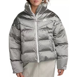 NWT Women’s Nike cropped puffer